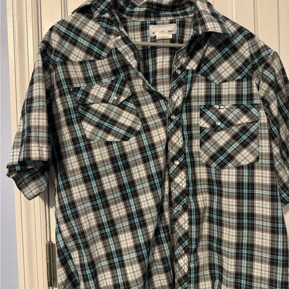 Set of (2)‎ two men’s plaid button down shirts. Size large. - Picture 5 of 9